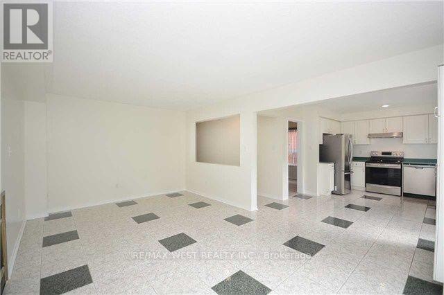 5758 Greensboro Drive, Mississauga, Ontario  L5M 5T8 - Photo 6 - W12790490