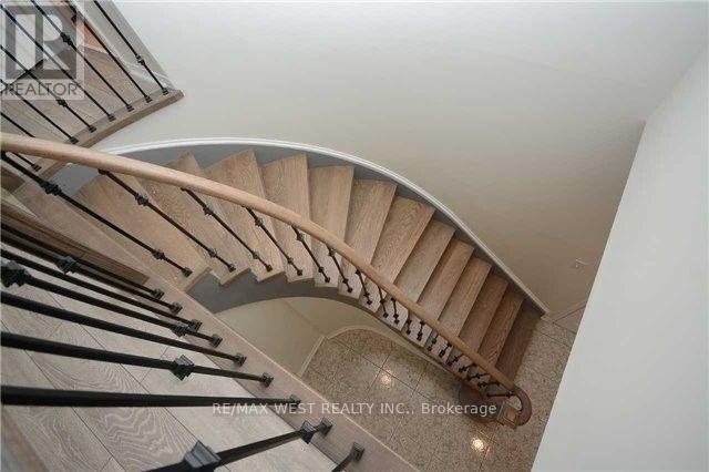 5758 Greensboro Drive, Mississauga, Ontario  L5M 5T8 - Photo 8 - W12790490