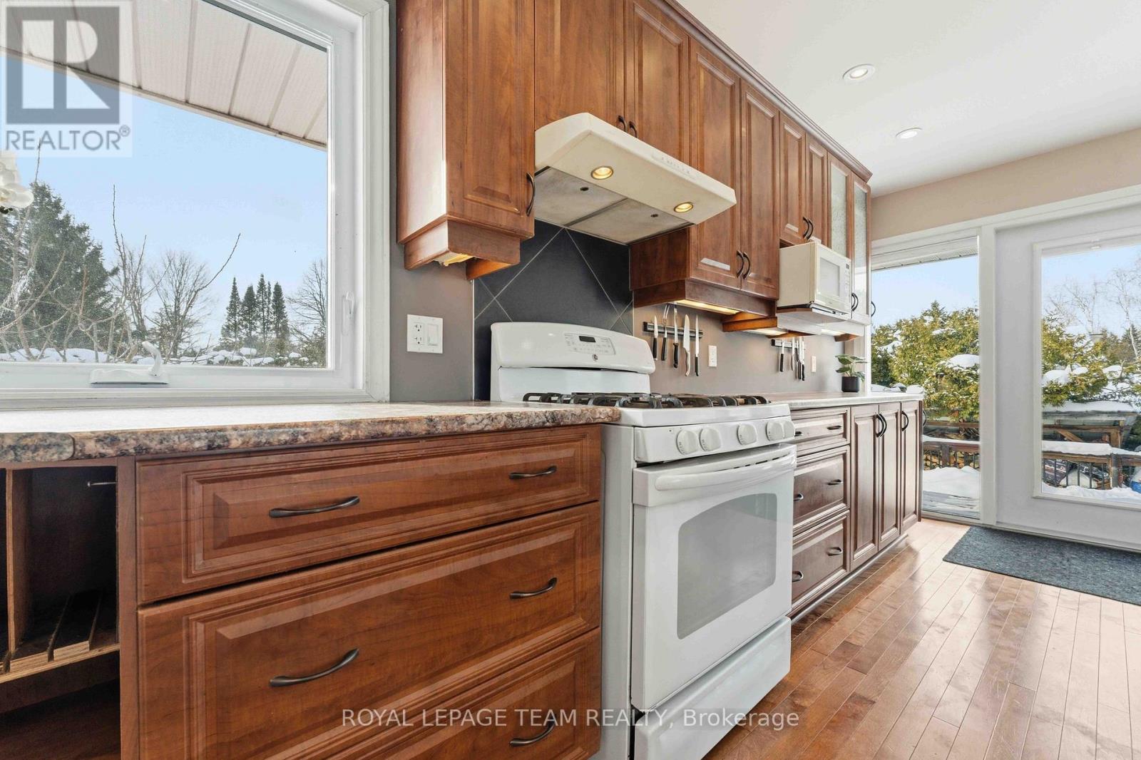 3322 Elizabeth Street, Ottawa, Ontario  K0A 2W0 - Photo 12 - X12784322