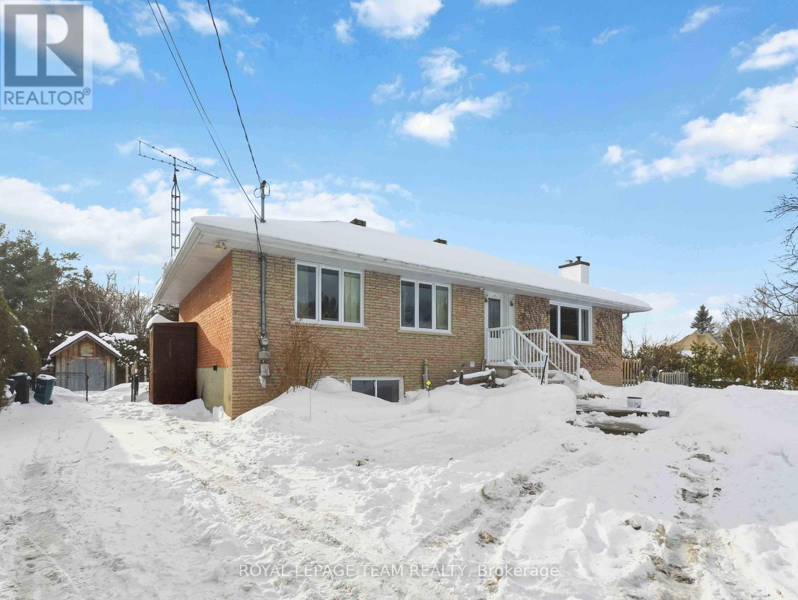 3322 Elizabeth Street, Ottawa, Ontario  K0A 2W0 - Photo 2 - X12784322
