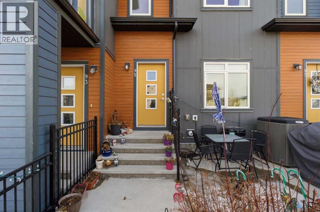95 Sage Bluff Gate Nw, Calgary, Alberta T3R 1T5 - Photo 3 - A2278535