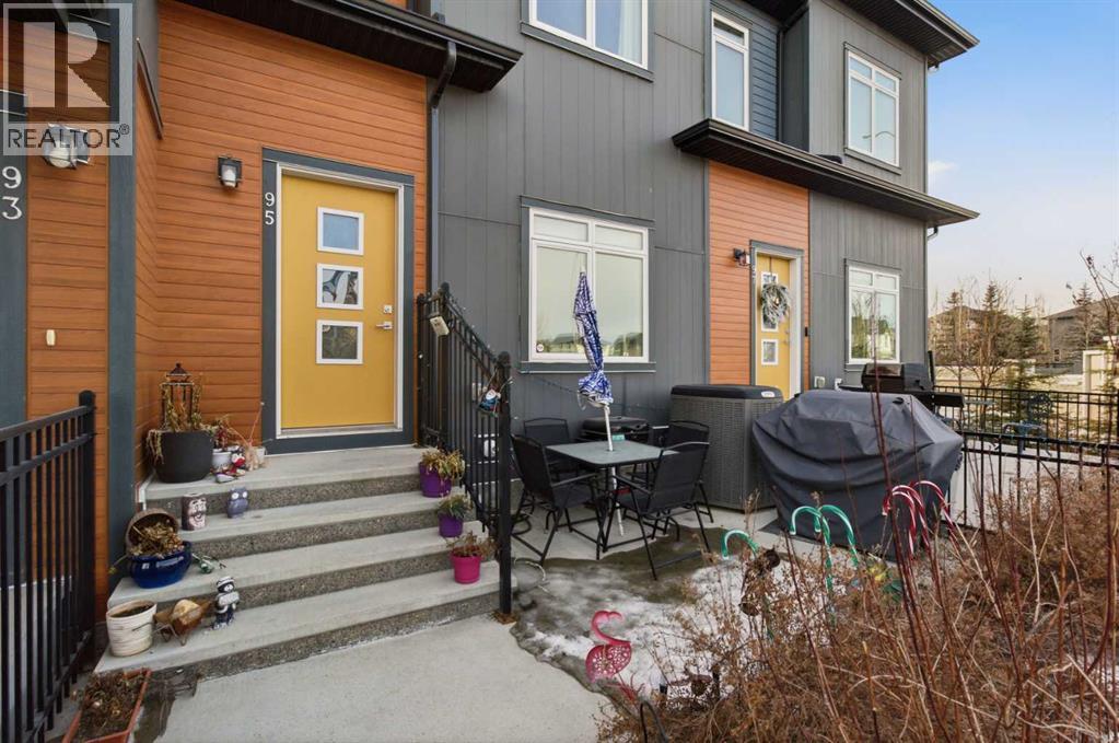 95 Sage Bluff Gate Nw, Calgary, Alberta T3R 1T5 - Photo 2 - A2278535