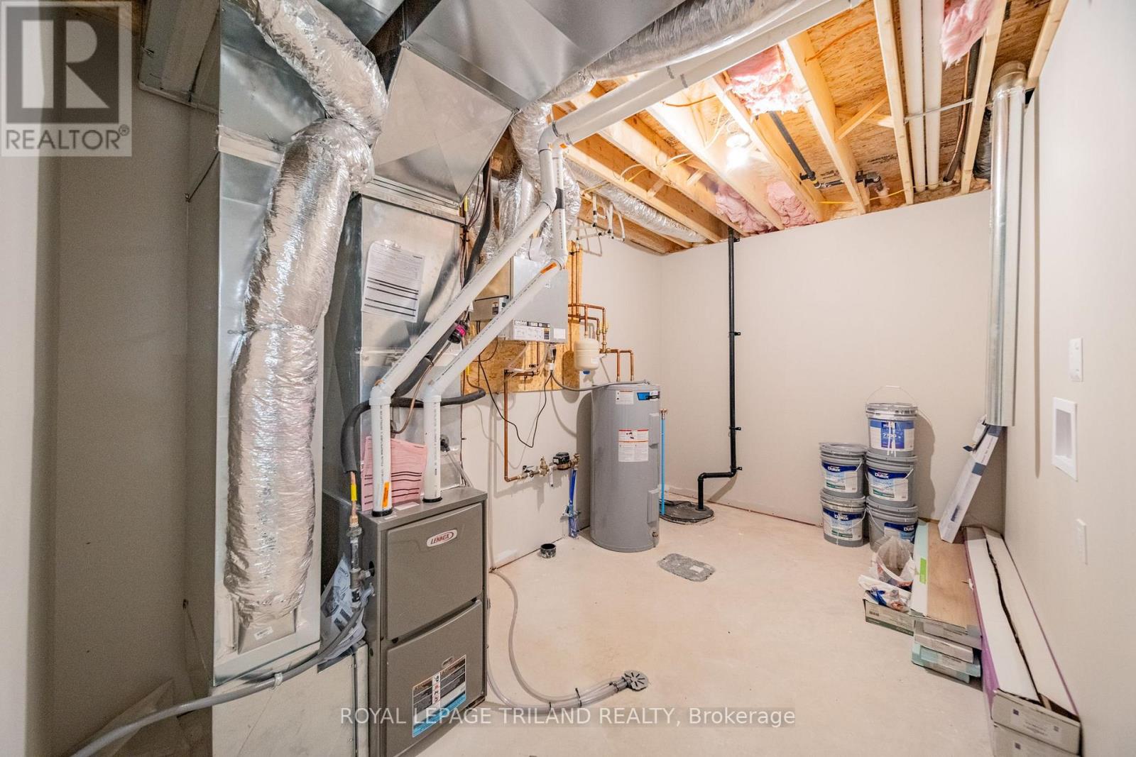 24 Brooklawn Drive, Lambton Shores, Ontario  N0M 1T0 - Photo 44 - X12790570