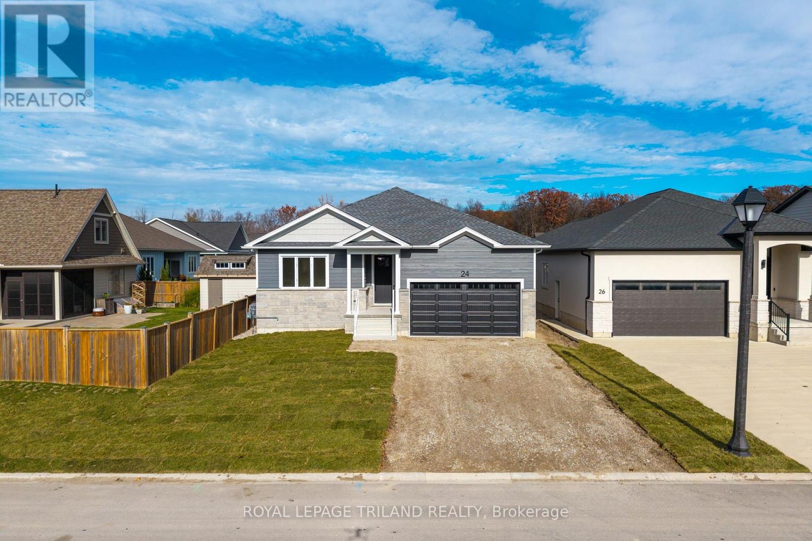 24 Brooklawn Drive, Lambton Shores, Ontario  N0M 1T0 - Photo 7 - X12790570