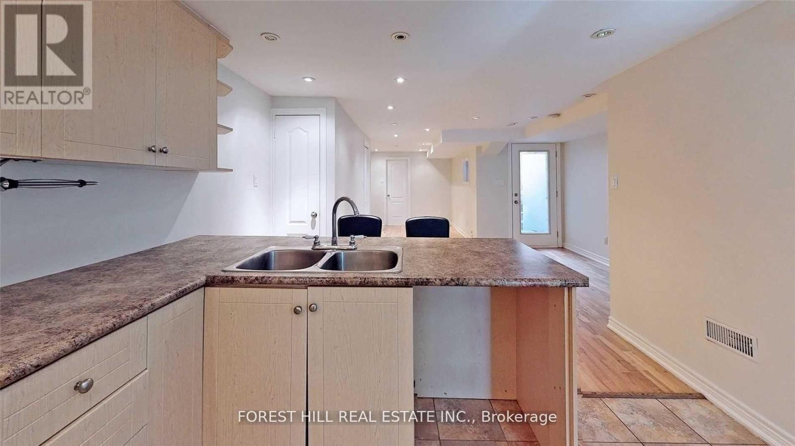 Lower - 41 Gladstone Avenue, Toronto, Ontario  M6K 3K7 - Photo 4 - C12790578