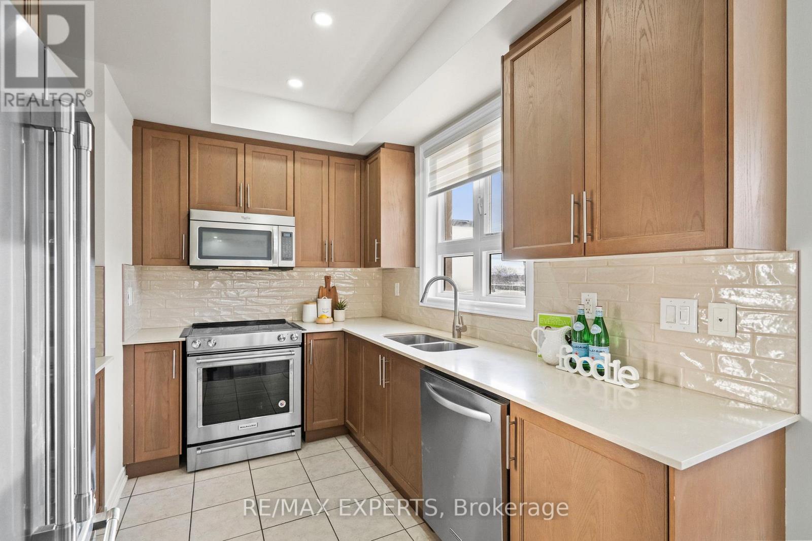 16 - 125 Kayla Crescent, Vaughan, Ontario  L6A 4G5 - Photo 5 - N12790538