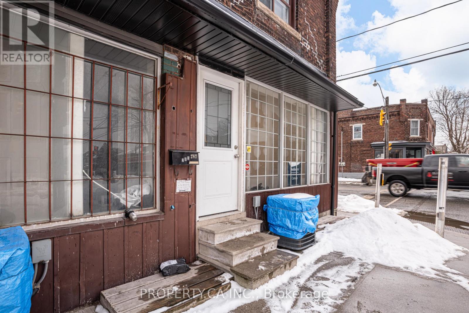 285 St John's Road, Toronto, Ontario  M6P 1V3 - Photo 5 - W12790516