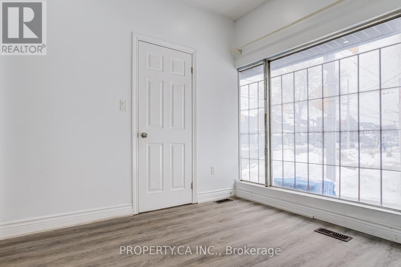 285 St John's Road, Toronto, Ontario  M6P 1V3 - Photo 6 - W12790516