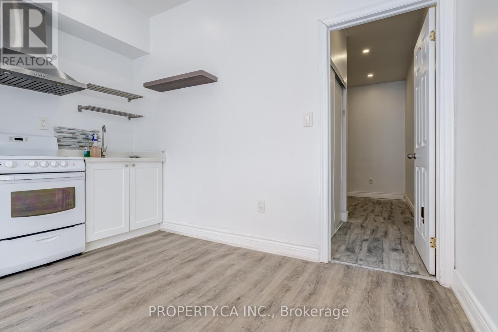 285 St John's Road, Toronto, Ontario  M6P 1V3 - Photo 7 - W12790516