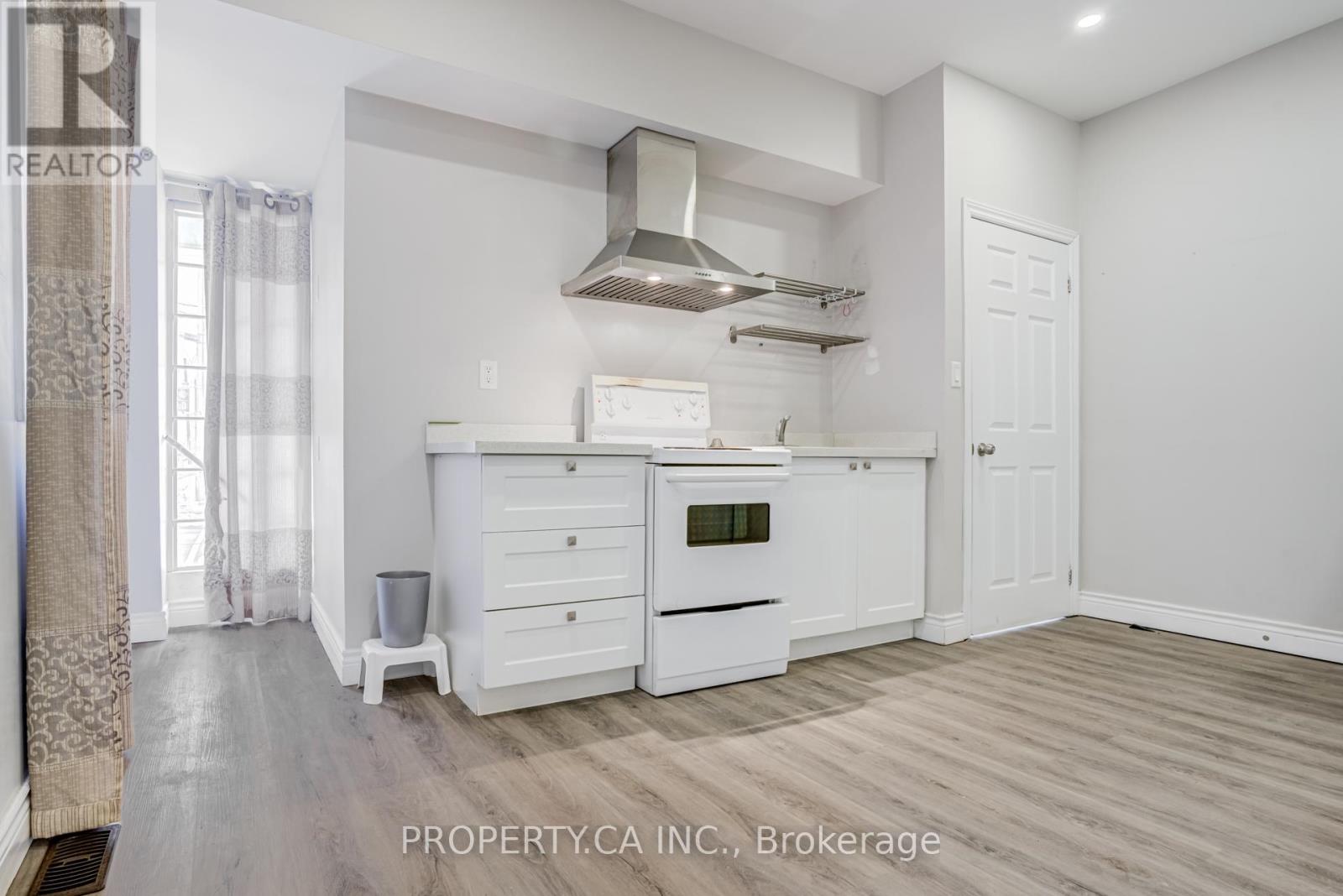 287 St John's Road, Toronto, Ontario  M6P 1V3 - Photo 12 - W12790530