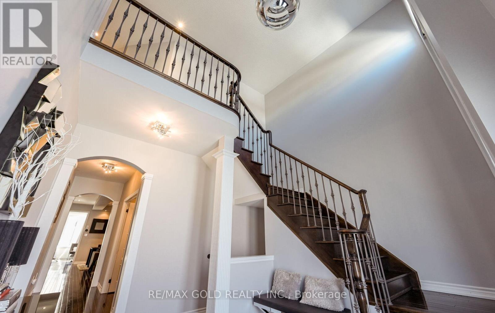 59 Kalmia Road, Brampton, Ontario  L6X 3B3 - Photo 5 - W12790540