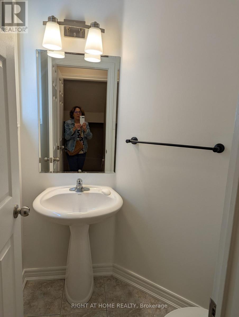 3102 Cabano Crescent, Mississauga, Ontario  L5M 0C4 - Photo 11 - W12790546