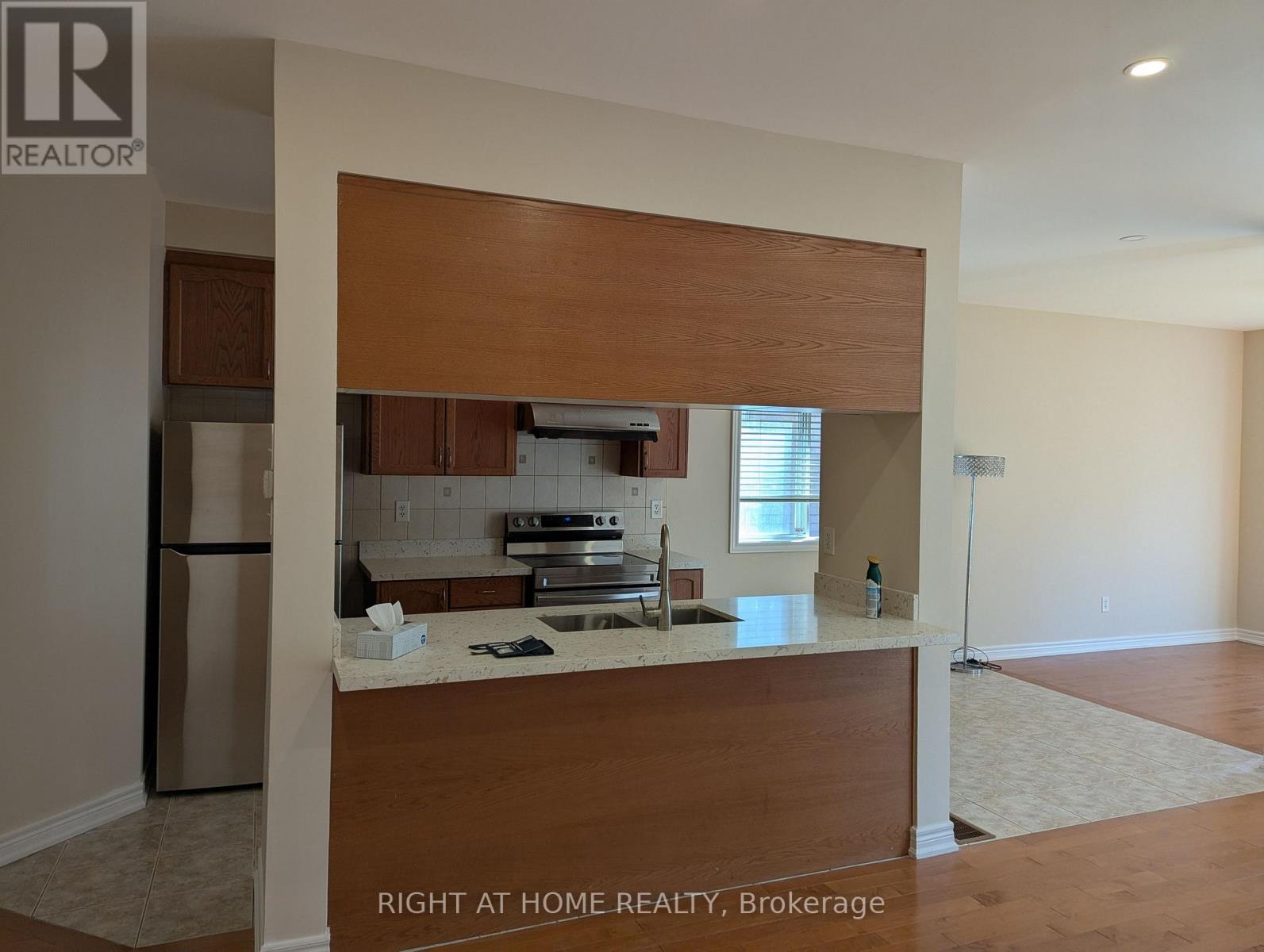 3102 Cabano Crescent, Mississauga, Ontario  L5M 0C4 - Photo 7 - W12790546