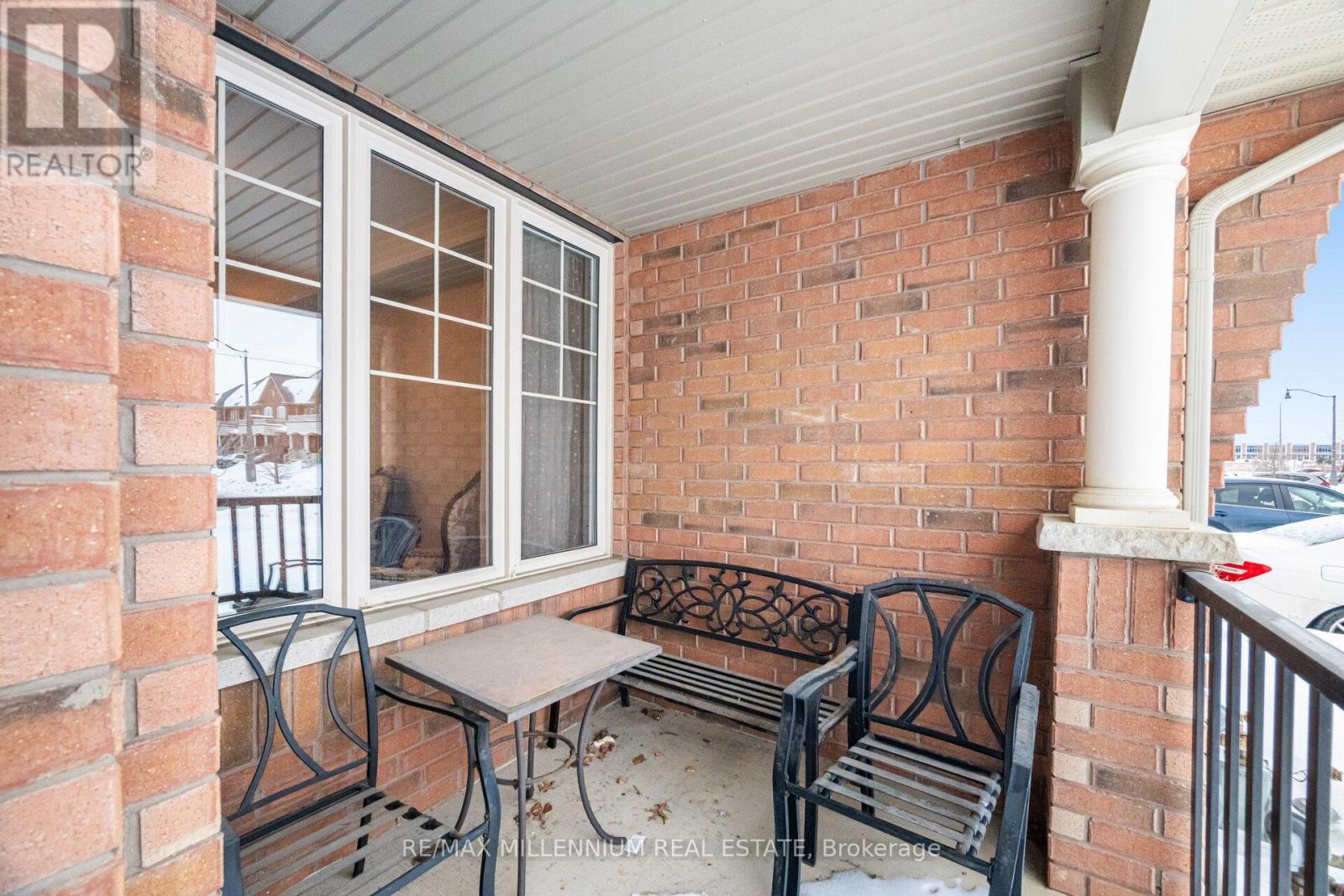 116 Naperton Drive, Brampton, Ontario  L6R 3N5 - Photo 4 - W12790552