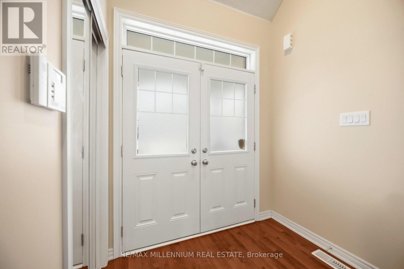 116 Naperton Drive, Brampton, Ontario  L6R 3N5 - Photo 6 - W12790552