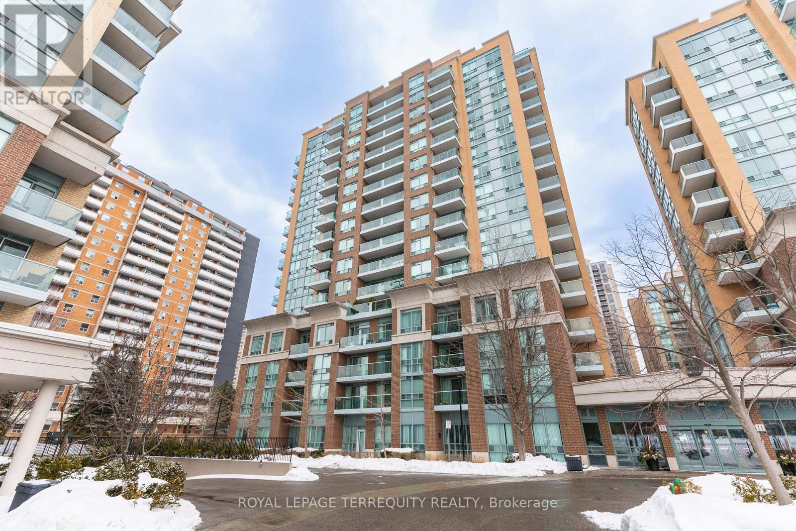 1005 - 15 MICHAEL POWER PLACE, Toronto, Ontario