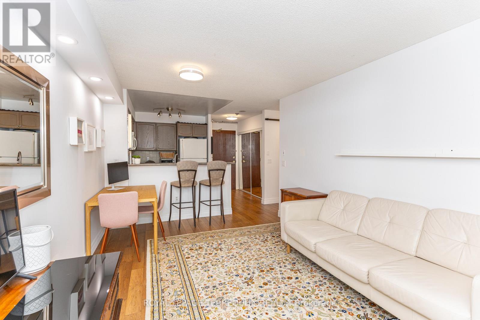 1005 - 15 Michael Power Place, Toronto, Ontario  M9A 5G4 - Photo 10 - W12790564