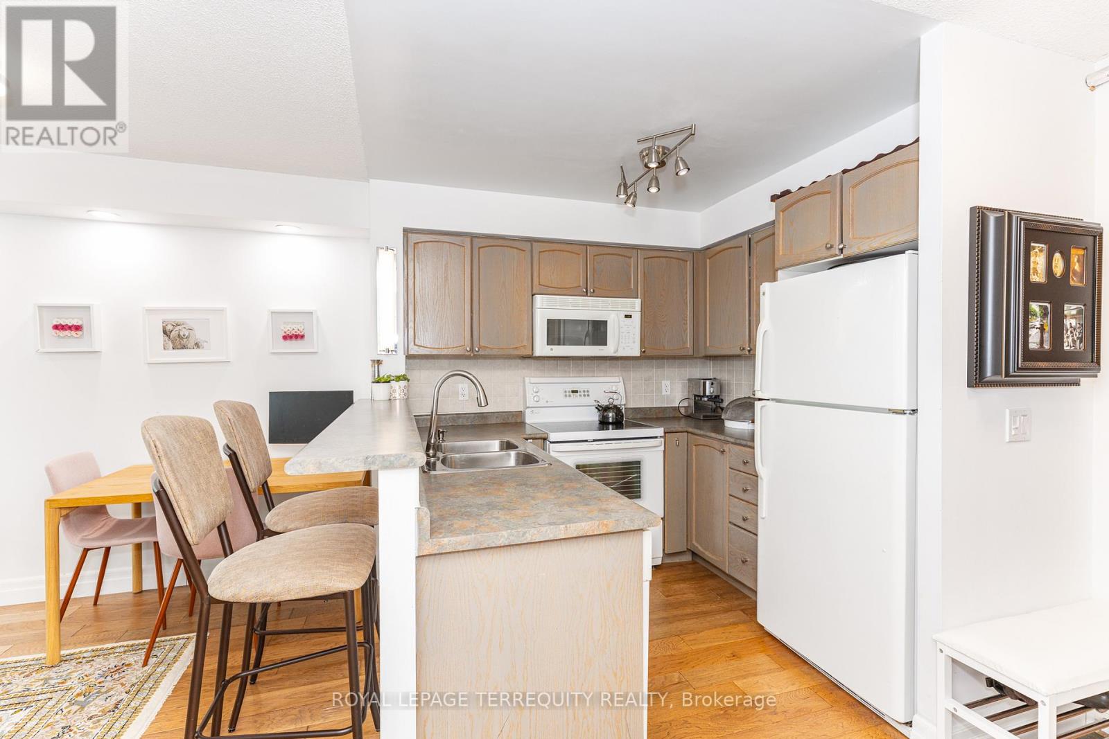 1005 - 15 Michael Power Place, Toronto, Ontario  M9A 5G4 - Photo 14 - W12790564