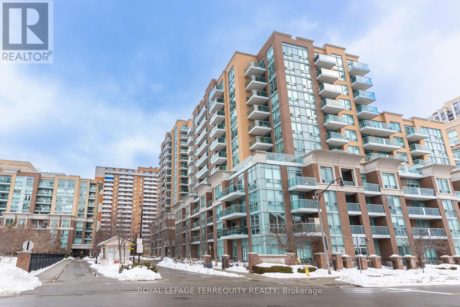 1005 - 15 Michael Power Place, Toronto, Ontario  M9A 5G4 - Photo 2 - W12790564