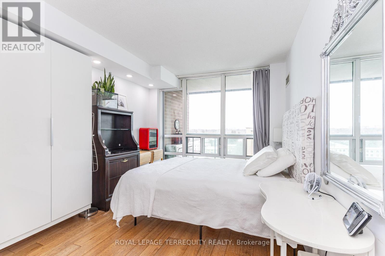 1005 - 15 Michael Power Place, Toronto, Ontario  M9A 5G4 - Photo 25 - W12790564