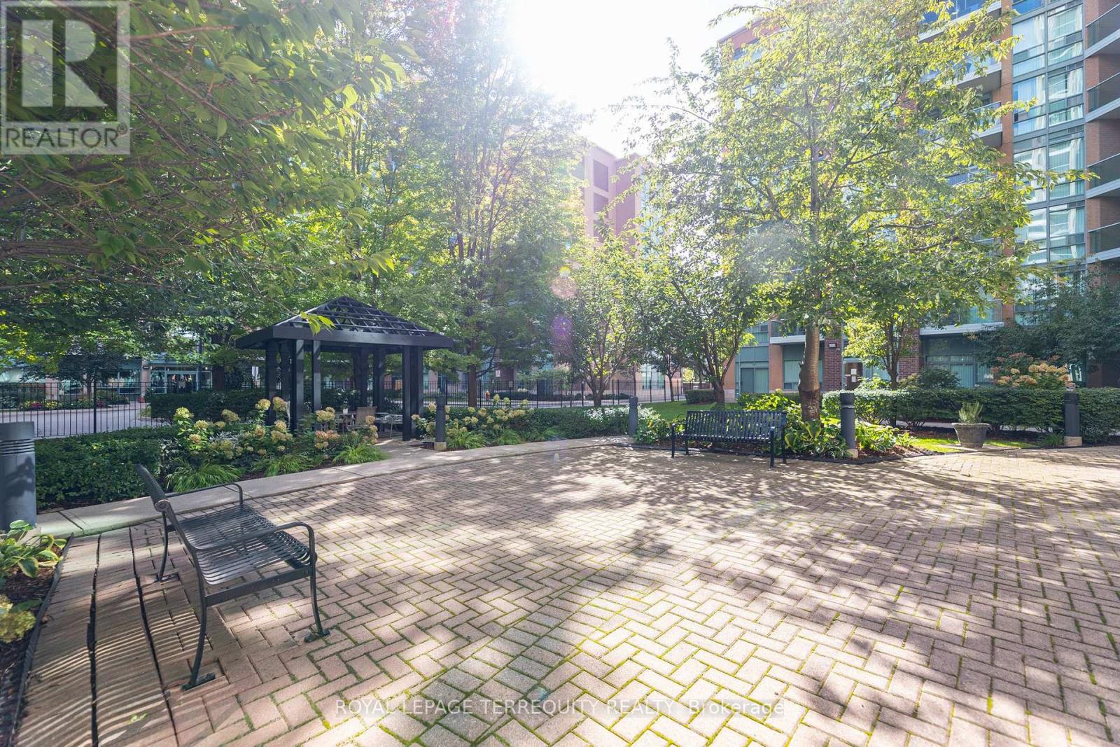 1005 - 15 Michael Power Place, Toronto, Ontario  M9A 5G4 - Photo 37 - W12790564