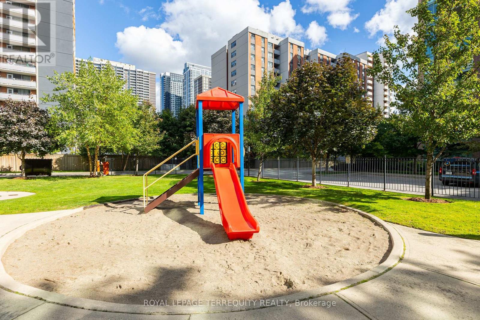 1005 - 15 Michael Power Place, Toronto, Ontario  M9A 5G4 - Photo 42 - W12790564