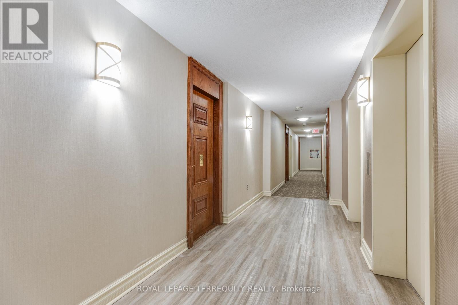 1005 - 15 Michael Power Place, Toronto, Ontario  M9A 5G4 - Photo 6 - W12790564