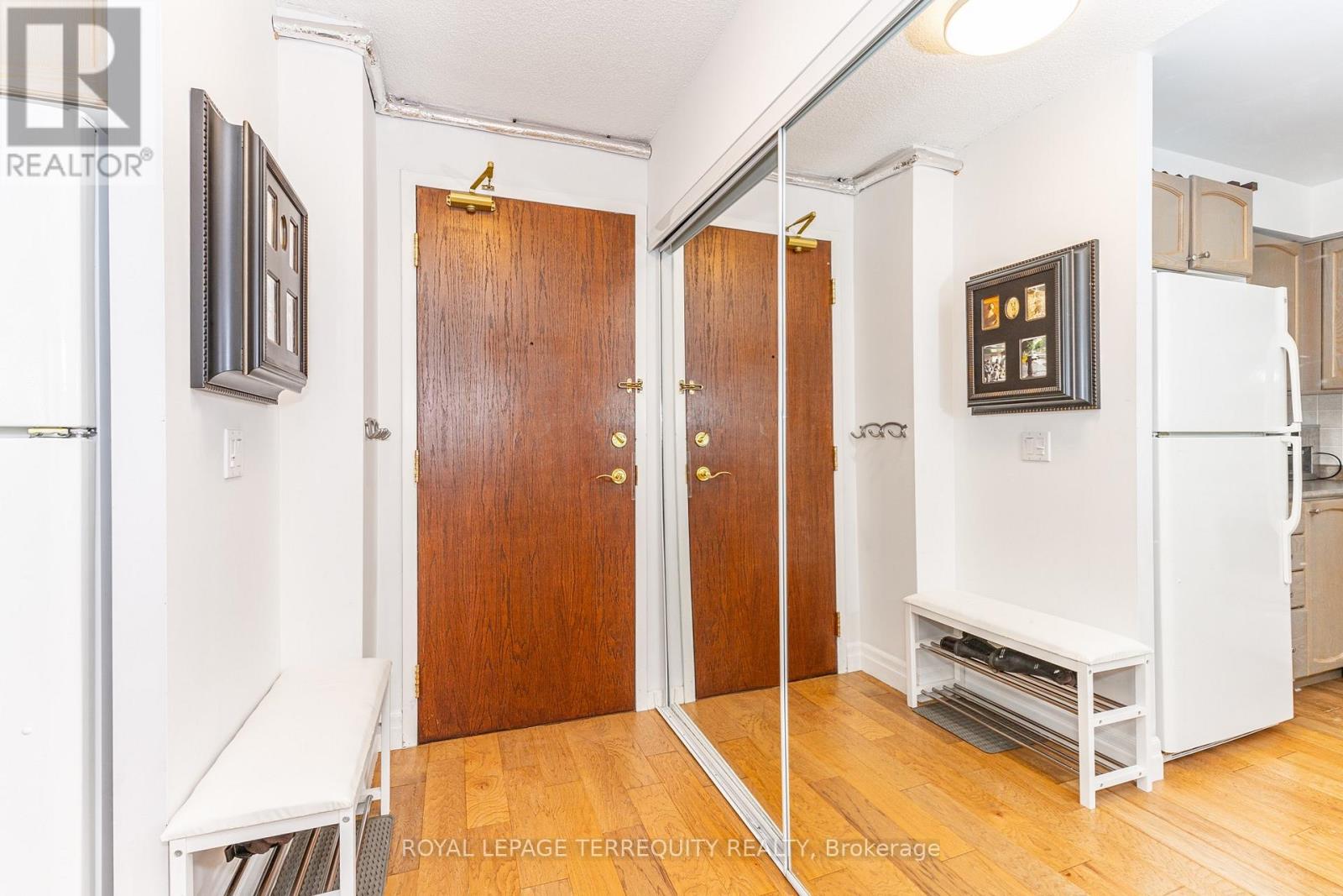 1005 - 15 Michael Power Place, Toronto, Ontario  M9A 5G4 - Photo 8 - W12790564