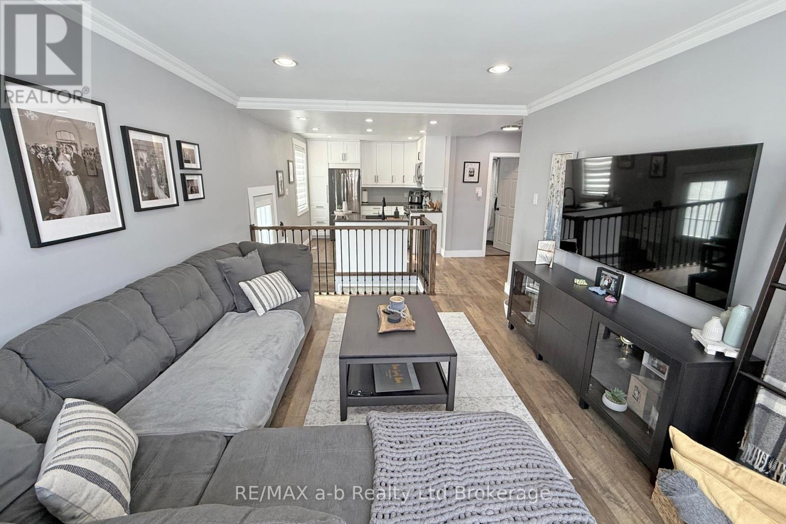 813 Wilton Crescent, Woodstock, Ontario  N4S 7H4 - Photo 11 - X12790606