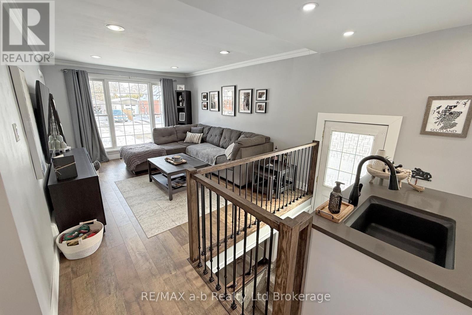 813 Wilton Crescent, Woodstock, Ontario  N4S 7H4 - Photo 13 - X12790606