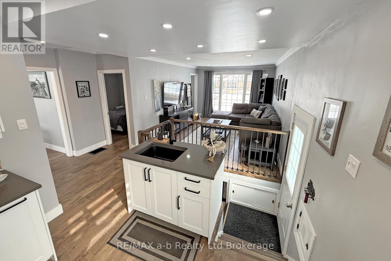 813 Wilton Crescent, Woodstock, Ontario  N4S 7H4 - Photo 14 - X12790606