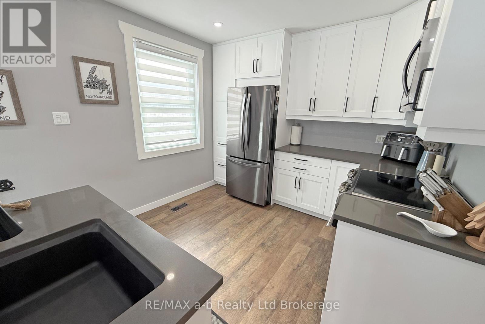 813 Wilton Crescent, Woodstock, Ontario  N4S 7H4 - Photo 17 - X12790606