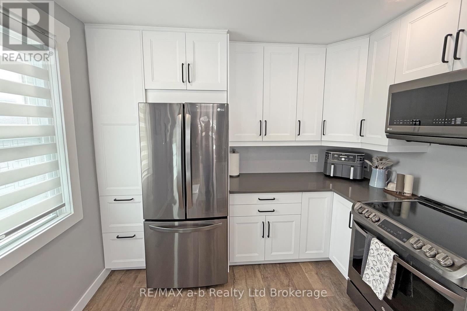 813 Wilton Crescent, Woodstock, Ontario  N4S 7H4 - Photo 19 - X12790606