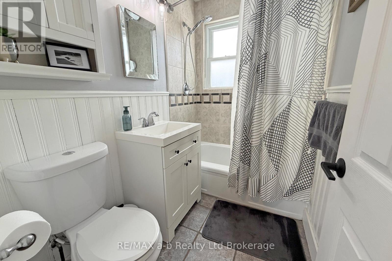 813 Wilton Crescent, Woodstock, Ontario  N4S 7H4 - Photo 25 - X12790606