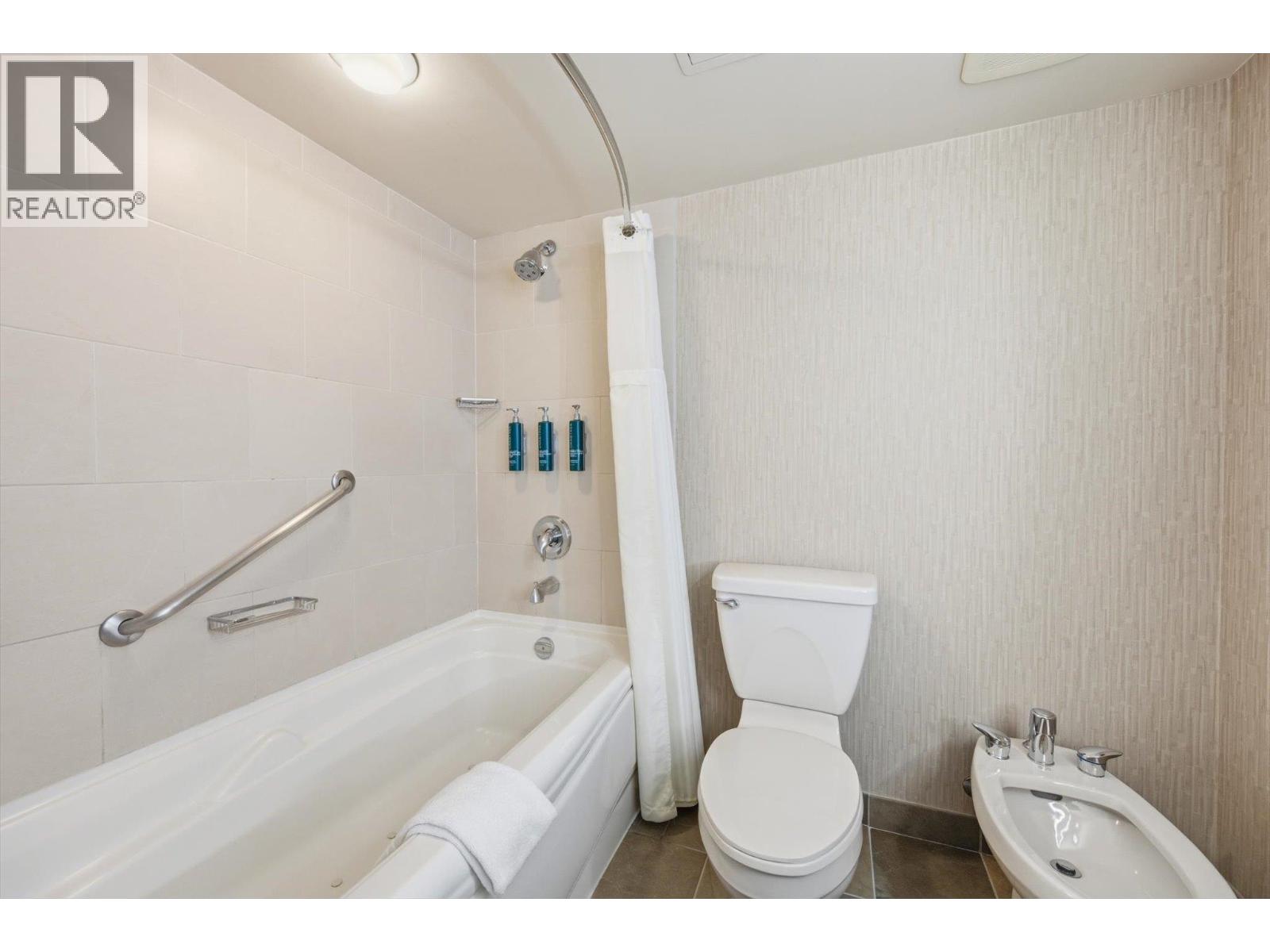 709/711 4050 Whistler Way, Whistler, British Columbia  V8E 1H9 - Photo 32 - R3090065