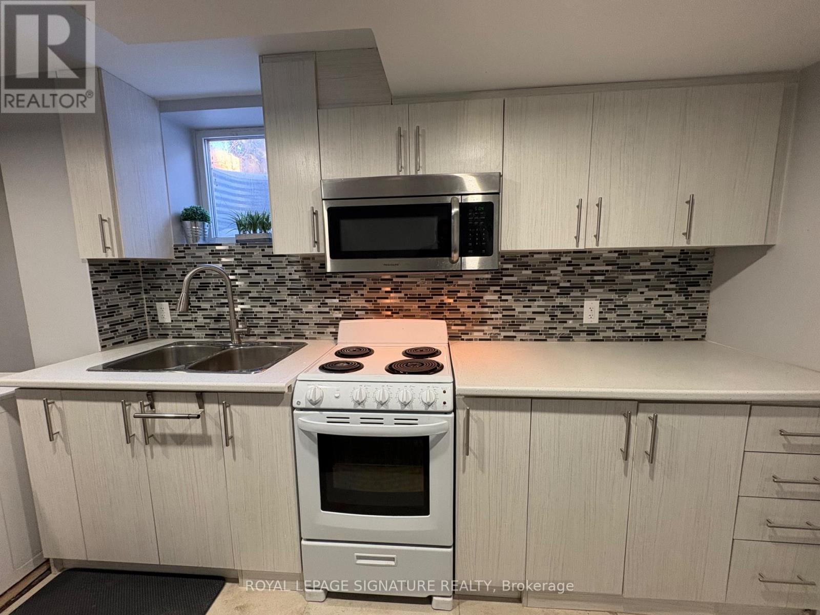 BSMT - 731 BENNETT BOULEVARD, Milton, Ontario