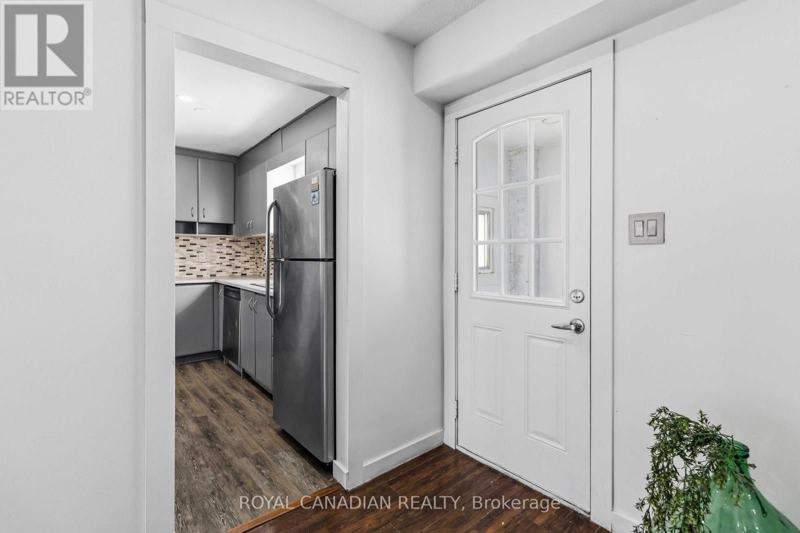 9 Horatio Court, Brampton, Ontario  L6S 1X8 - Photo 3 - W12790608