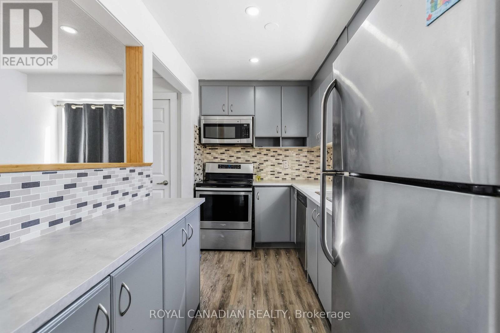 9 Horatio Court, Brampton, Ontario  L6S 1X8 - Photo 4 - W12790608