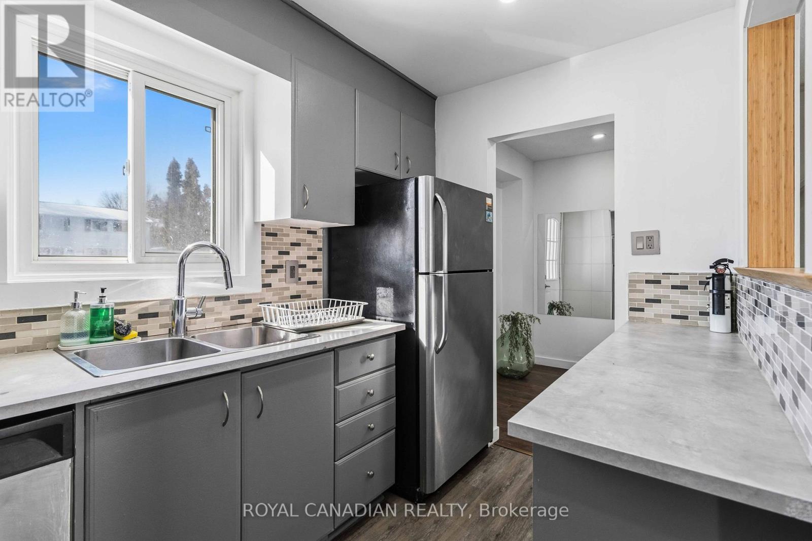 9 Horatio Court, Brampton, Ontario  L6S 1X8 - Photo 7 - W12790608