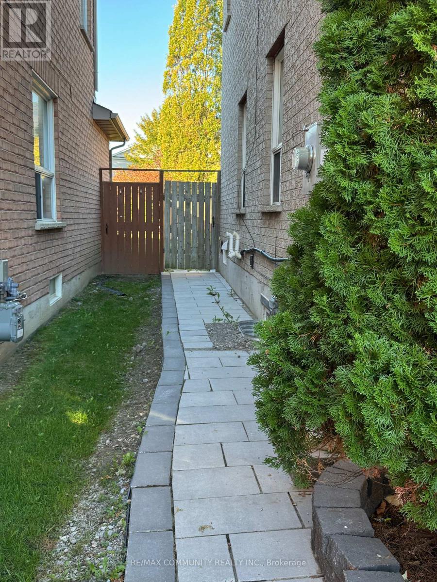 Main - 36 Foothill Street, Whitby, Ontario  L1R 2V6 - Photo 2 - E12790520