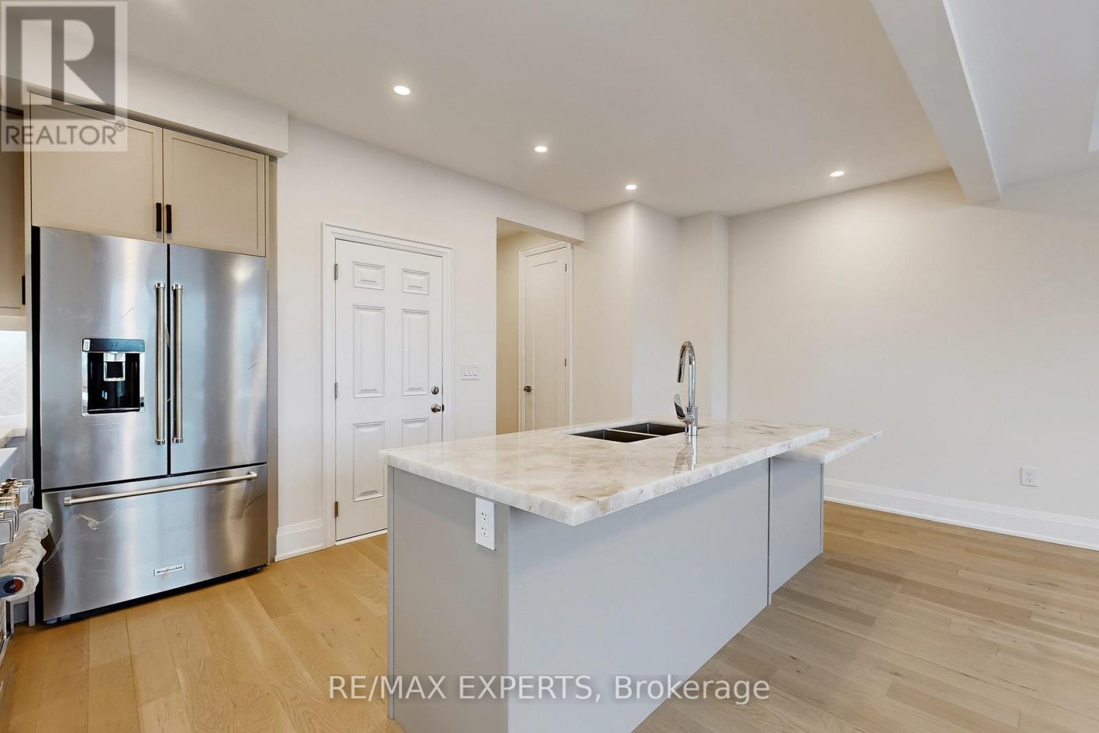 50 Schmeltzer Crescent, Richmond Hill, Ontario  L4E 1K9 - Photo 10 - N12790632