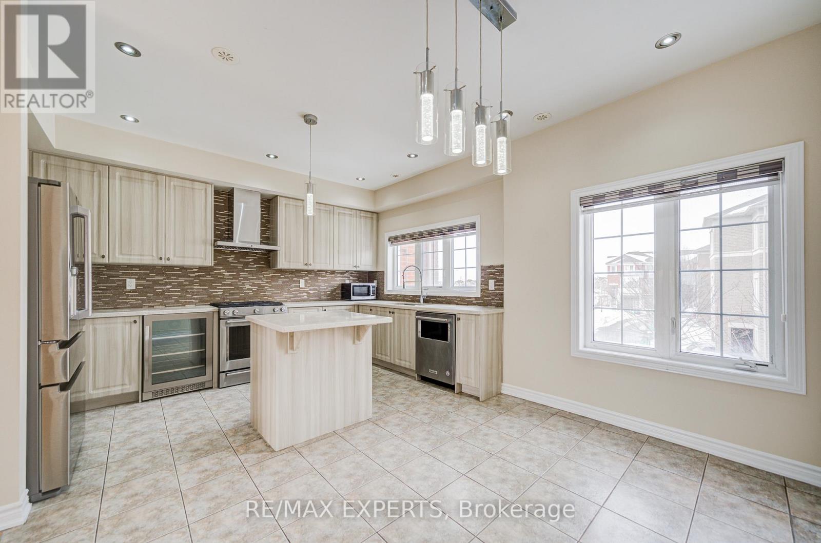 72 Aspen Hills Road, Brampton, Ontario  L6Y 0H7 - Photo 21 - W12790638