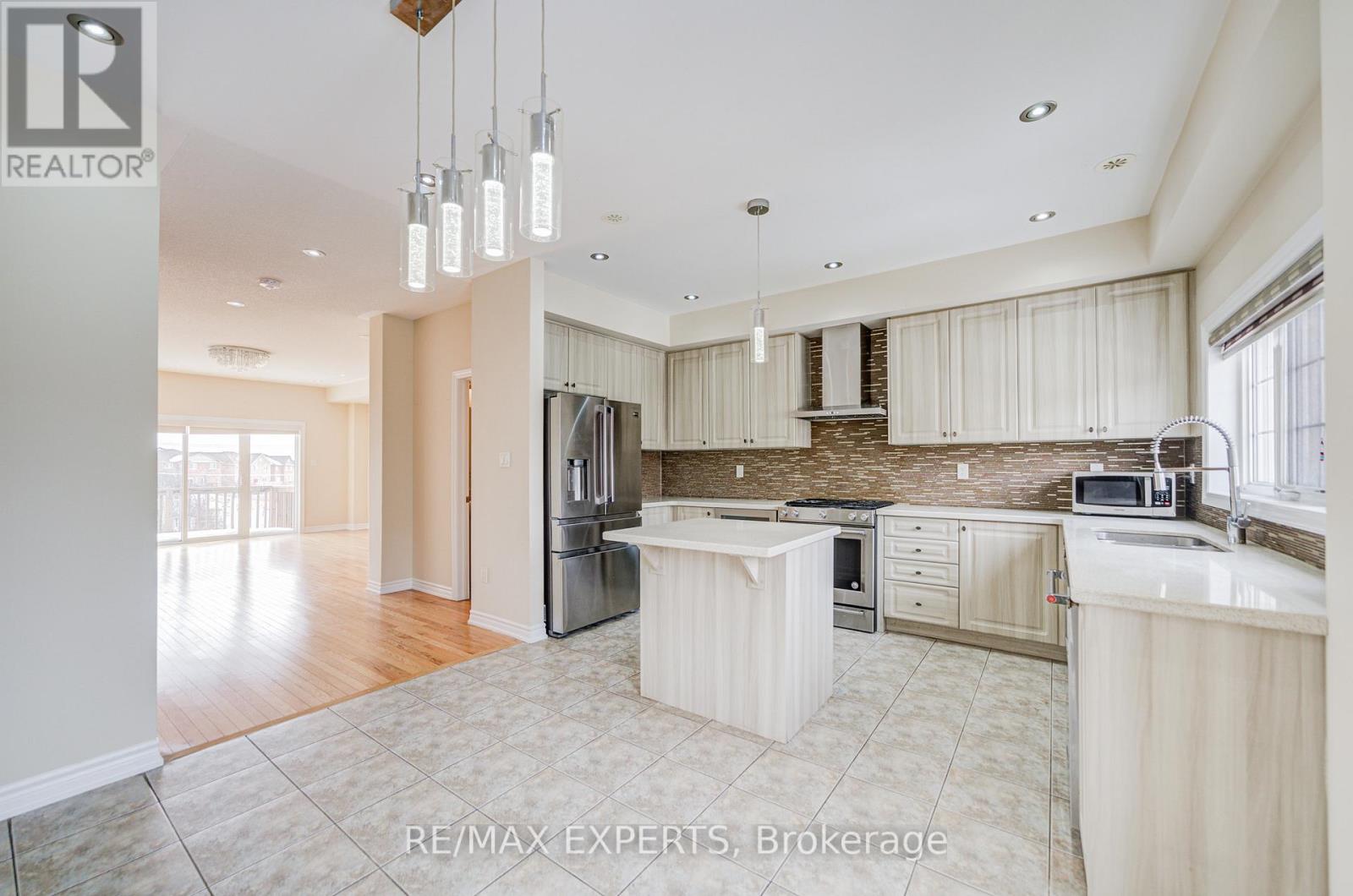 72 Aspen Hills Road, Brampton, Ontario  L6Y 0H7 - Photo 23 - W12790638