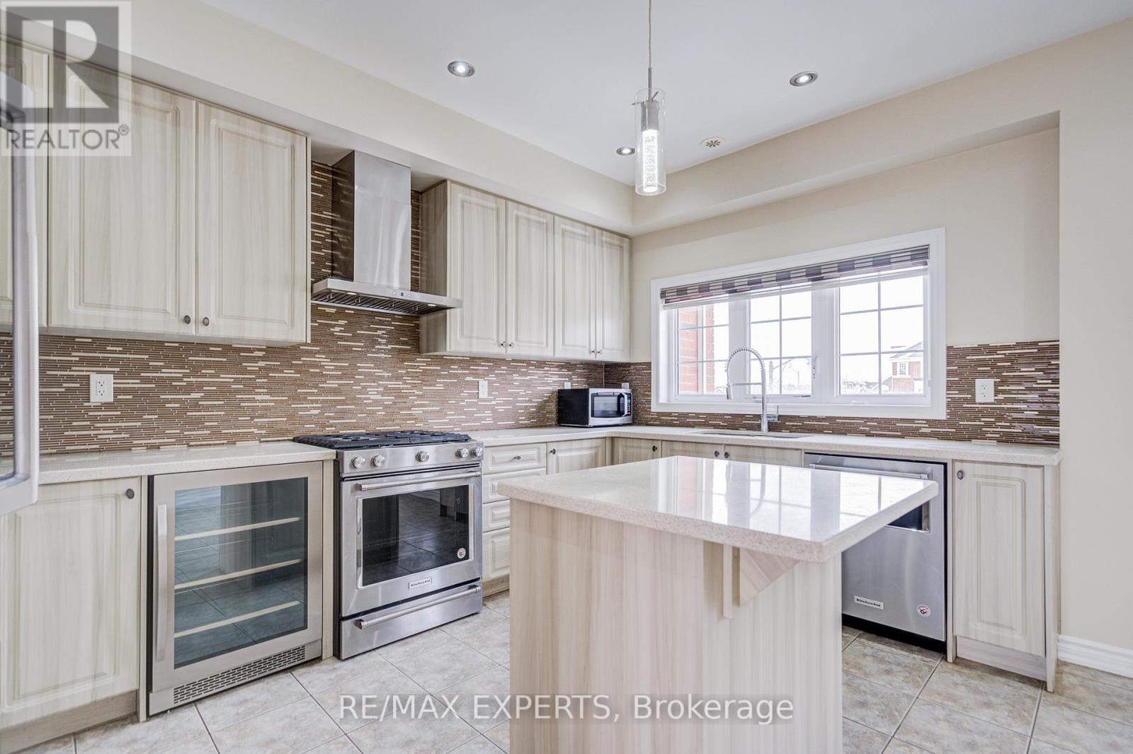 72 Aspen Hills Road, Brampton, Ontario  L6Y 0H7 - Photo 25 - W12790638