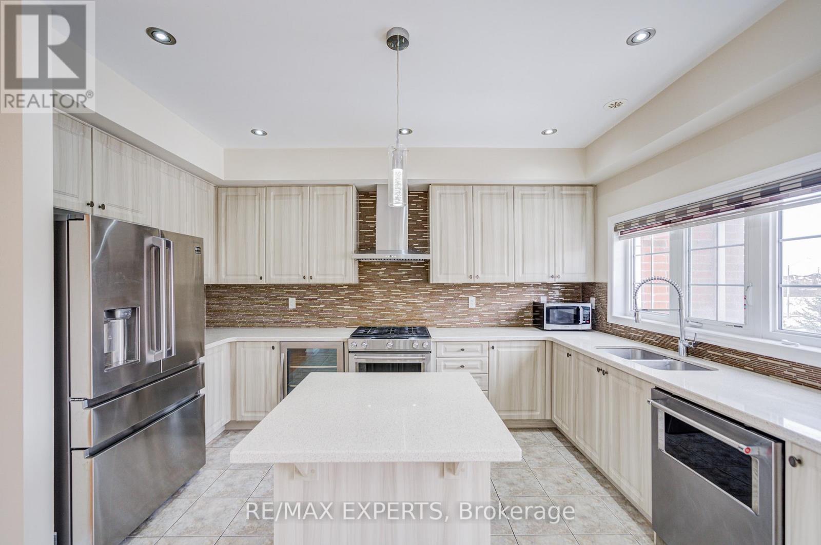 72 Aspen Hills Road, Brampton, Ontario  L6Y 0H7 - Photo 26 - W12790638