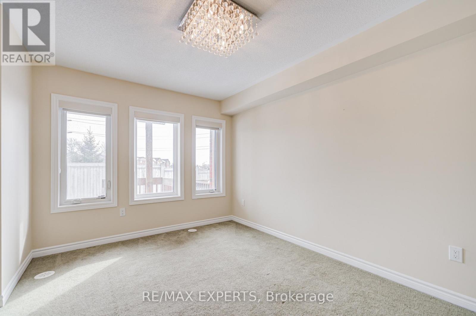72 Aspen Hills Road, Brampton, Ontario  L6Y 0H7 - Photo 9 - W12790638
