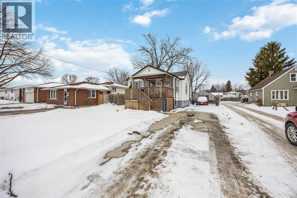 993 Murphy Road, Sarnia, Ontario  N7S 2Y3 - Photo 2 - 26003258