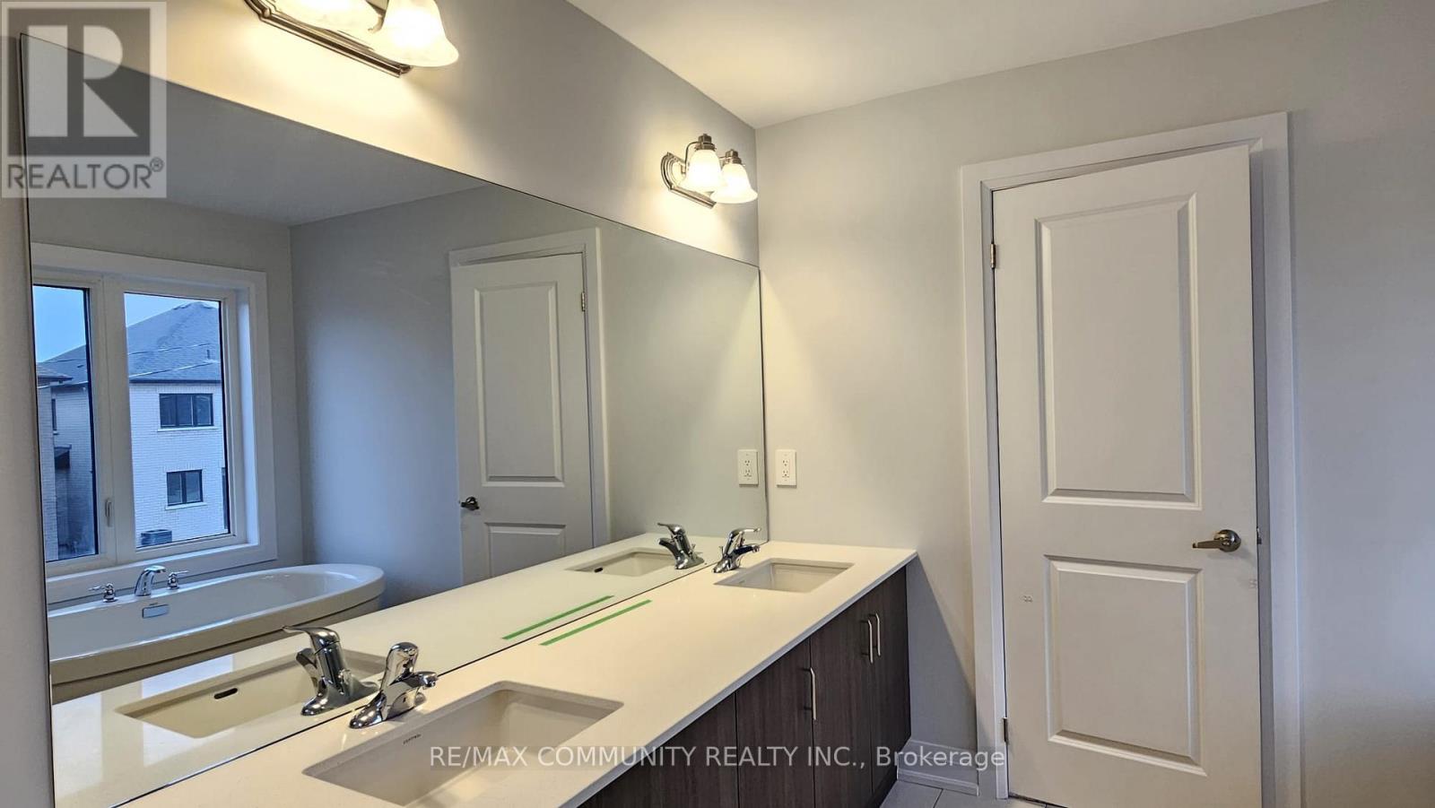 21 Corley Street, Kawartha Lakes, Ontario  K9V 0R2 - Photo 3 - X12790628