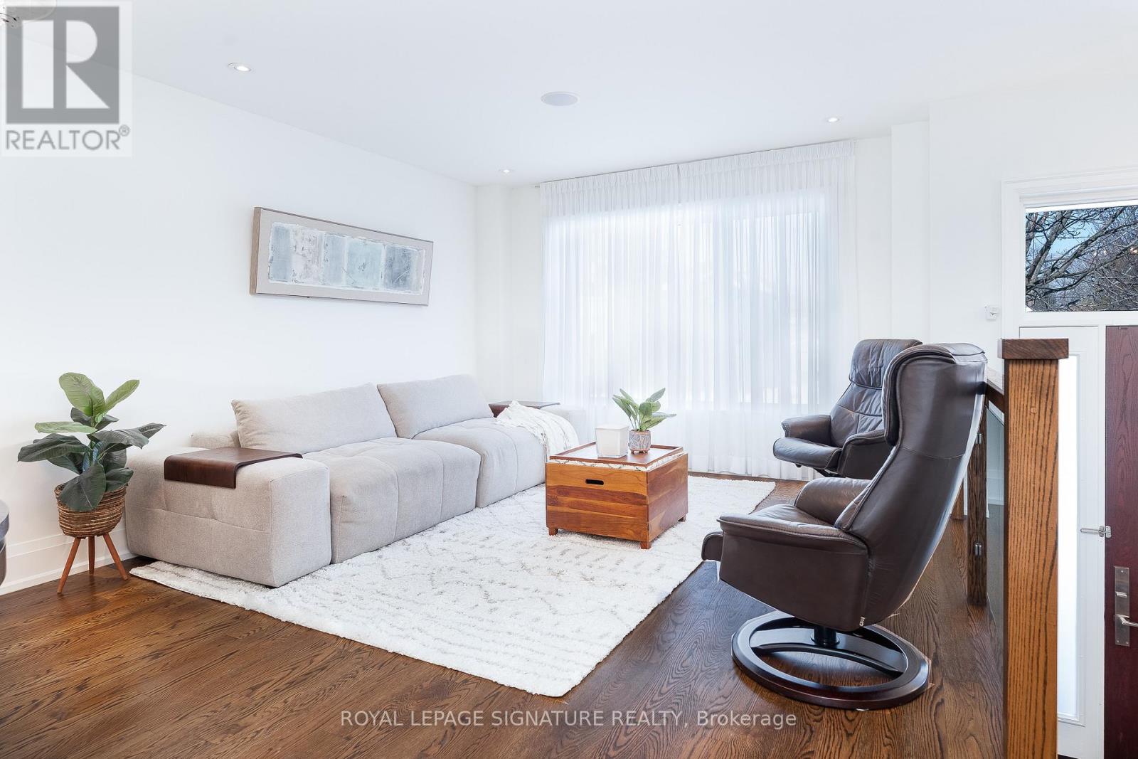 119b Hillside Avenue, Toronto, Ontario  M8V 1T3 - Photo 3 - W12740934