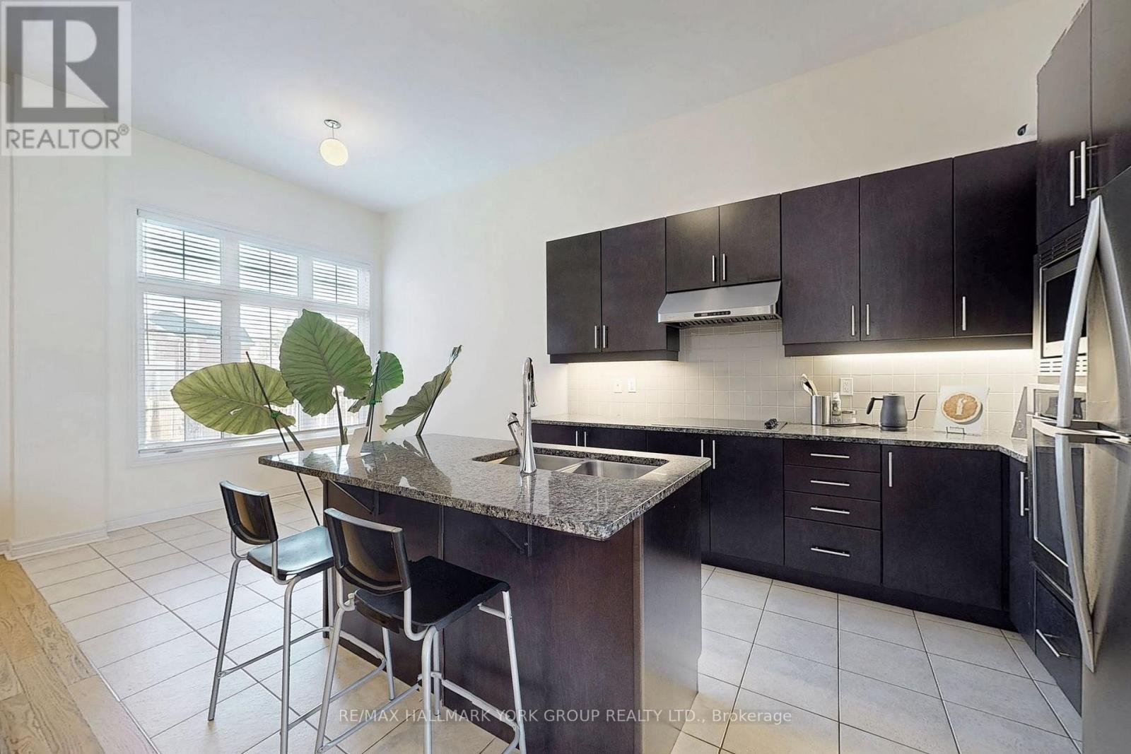 90 Braebrook Drive, Whitby, Ontario  L1R 0M9 - Photo 11 - E12790658